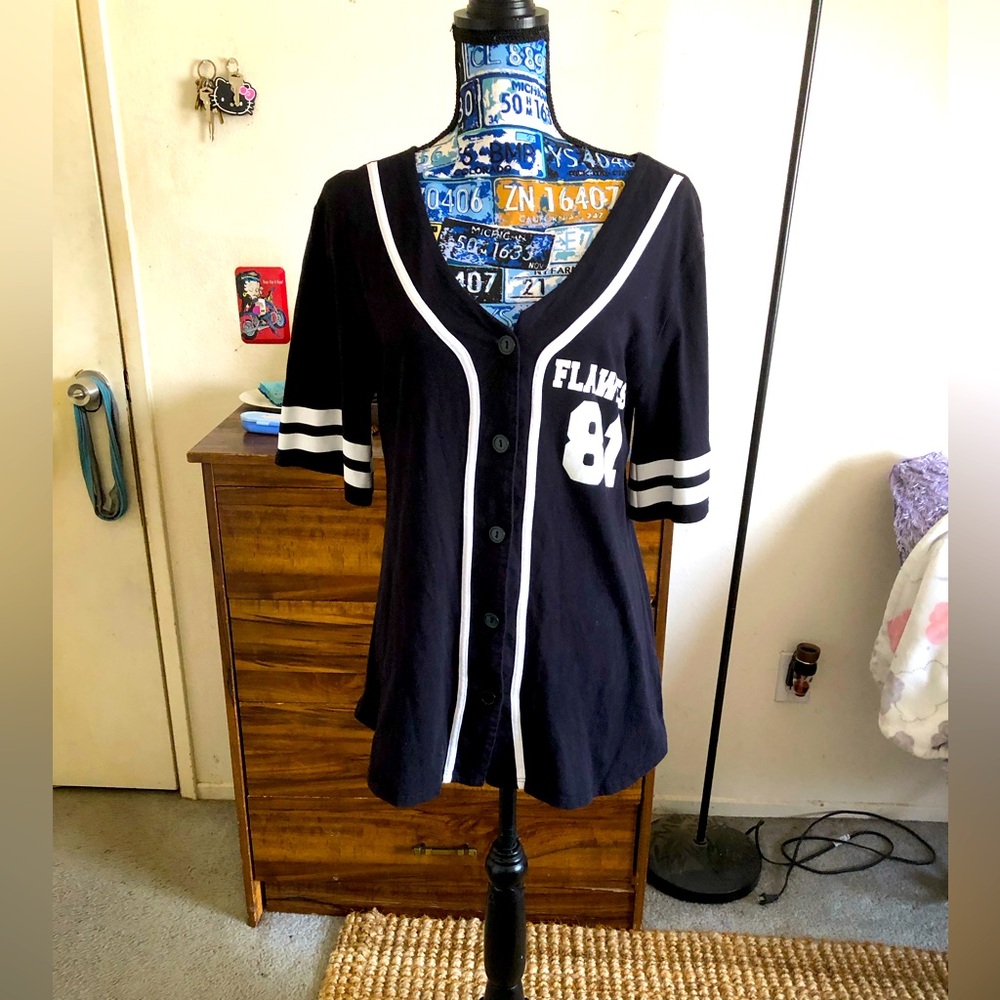 Adorable black and white FLAWLESS jersey shirt